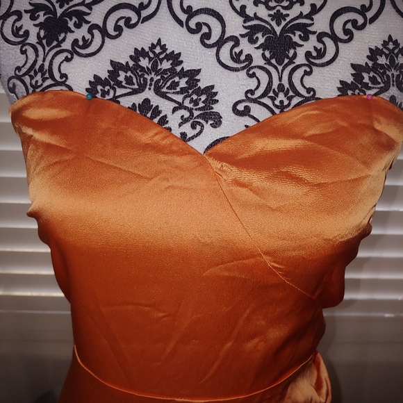 Satin asymmetrical strapless dress New 10 - Picture 7 of 11